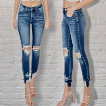 Load image into Gallery viewer, Petra Distressed High Rise Skinny