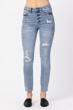 Load image into Gallery viewer, Judy Blue Distressed Skinny
