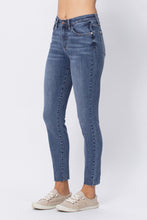 Load image into Gallery viewer, Judy Blue Hi-Rise Relaxed Fit Denim
