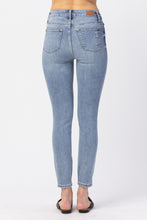 Load image into Gallery viewer, Judy Blue Distressed Skinny

